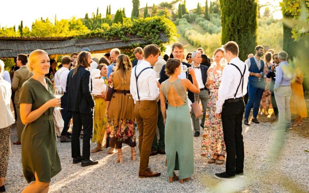 How to choose who to invite to the wedding?