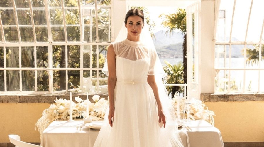 Matrimonio in Grigio Perla, Bianco ed Oro abito da sposa