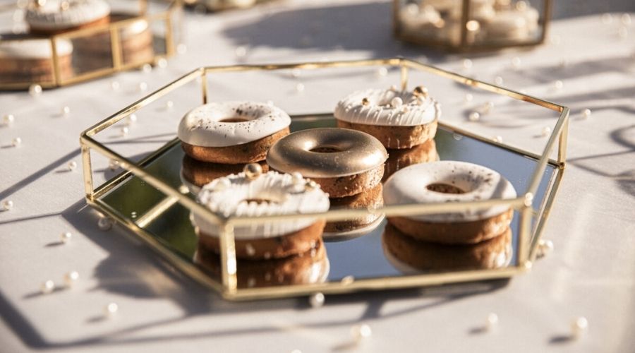 Matrimonio in Grigio Perla, Bianco ed Oro doughnuts