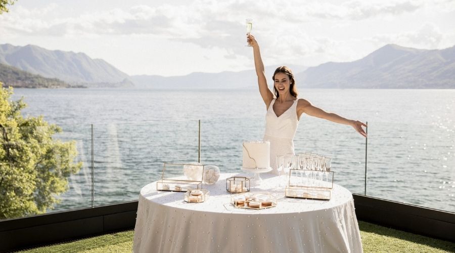 Matrimonio in Grigio Perla, Bianco ed Oro taglio torta