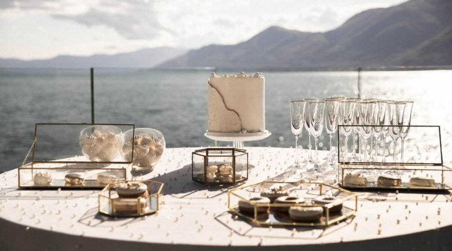 Matrimonio in Grigio Perla, Bianco ed Oro torta nuziale