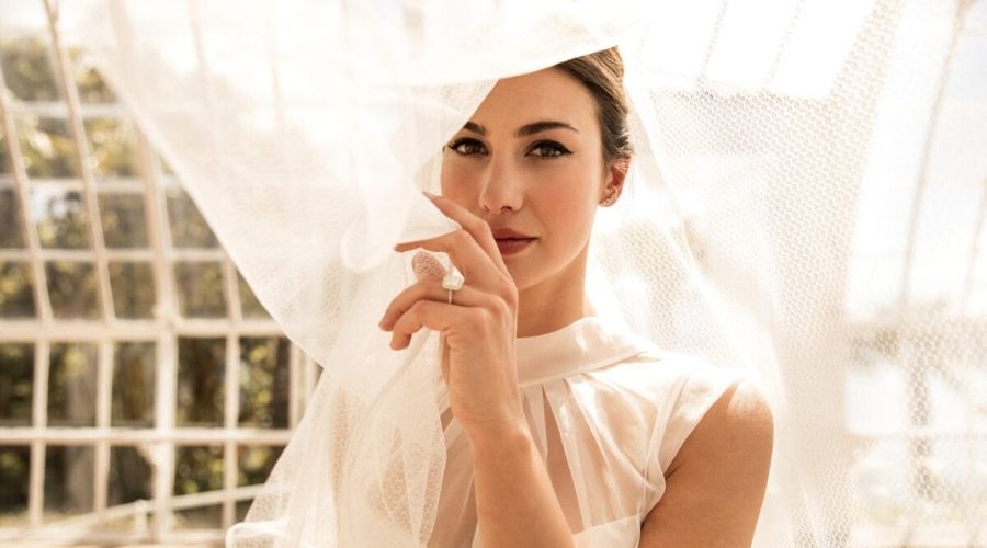 Matrimonio in Grigio Perla, Bianco ed Oro velo e anello