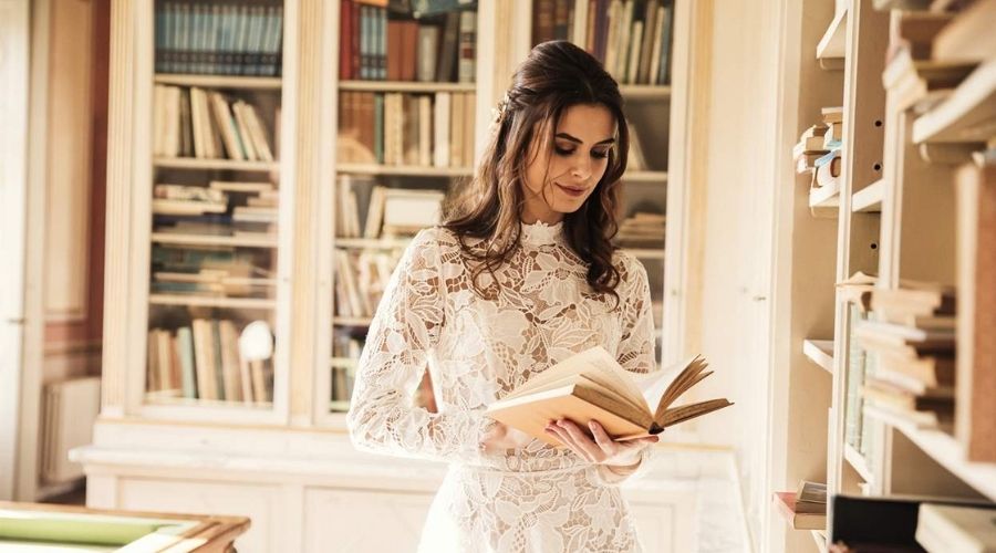 autumn vibes sposa con libro